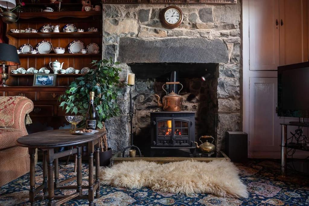 Fantastic Sea Views At Century'S Old Alma'S Cottage - Sleeps Up To 8 Guests Penmaen-mawr Eksteriør bilde