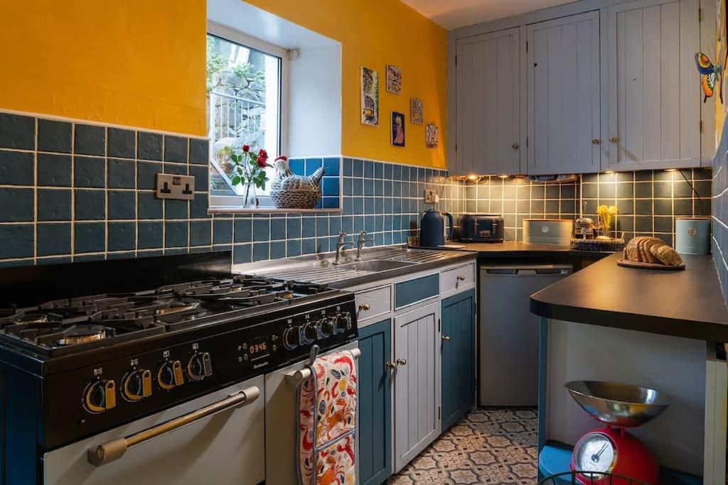 Fantastic Sea Views At Century'S Old Alma'S Cottage - Sleeps Up To 8 Guests Penmaen-mawr Eksteriør bilde