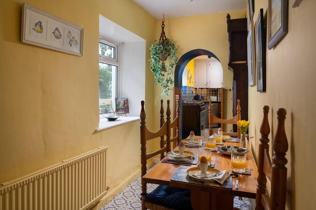Fantastic Sea Views At Century'S Old Alma'S Cottage - Sleeps Up To 8 Guests Penmaen-mawr Eksteriør bilde